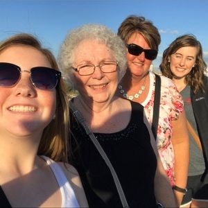 Meet your Posher, Connie